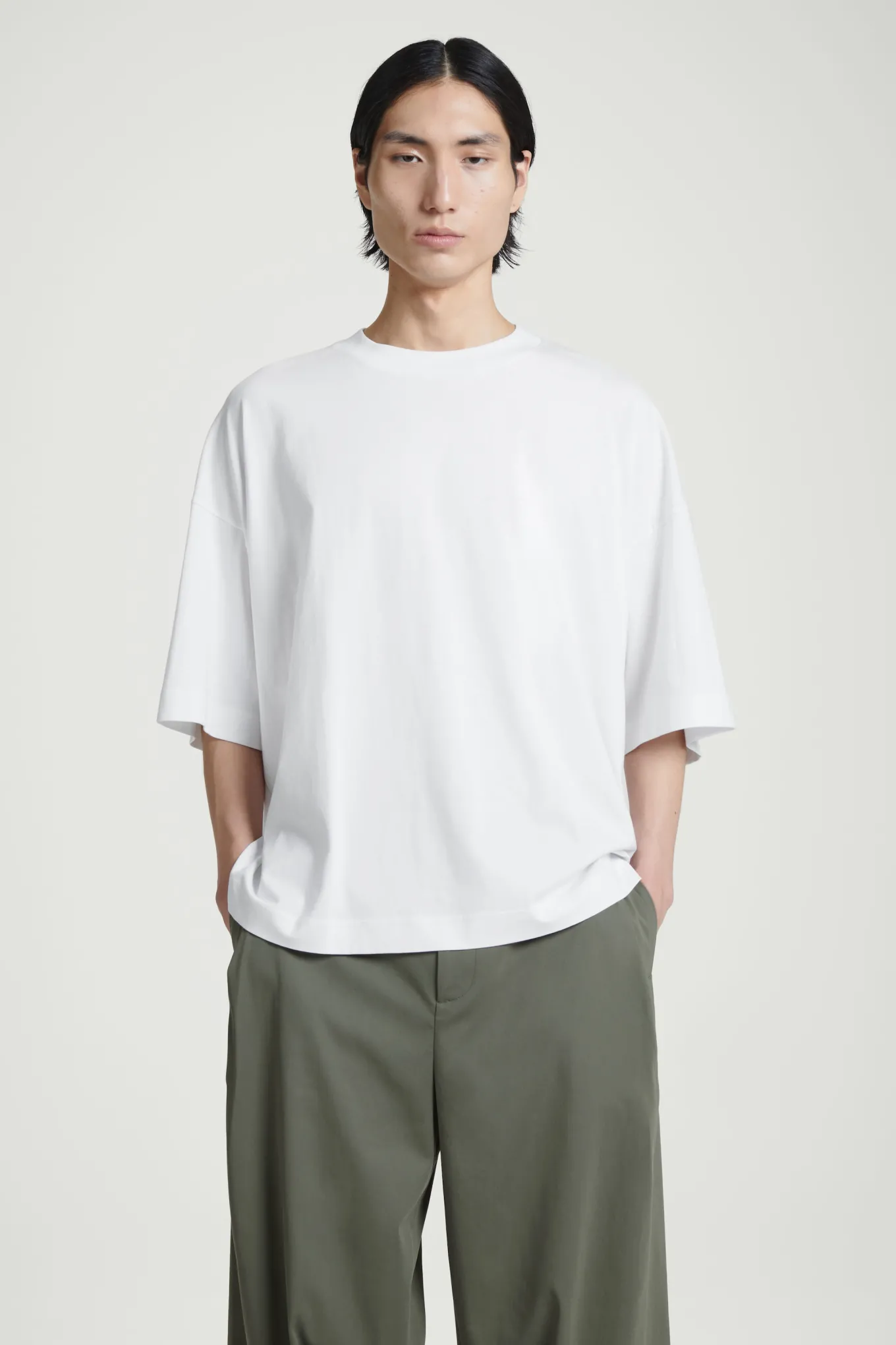 BESONDERS WEITES OVERSIZED-T-SHIRT AUS BAUMWOLLE-COS Outlet